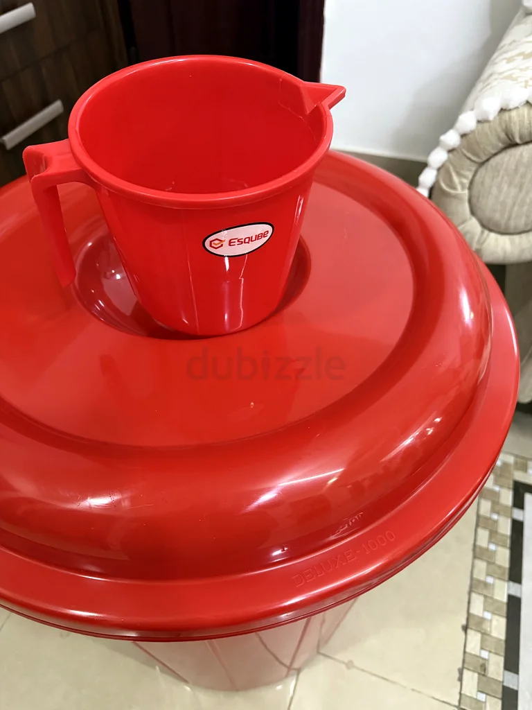 وعاء ماء مع غطاء63215865431427111