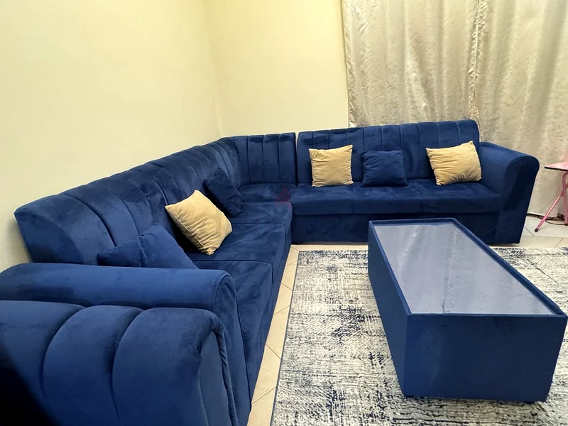 طقم أريكة أنيق باللون الأزرق الداكن مع طاولة قهوة - كنز غرفة المعيشة العصرية!63221849348354111