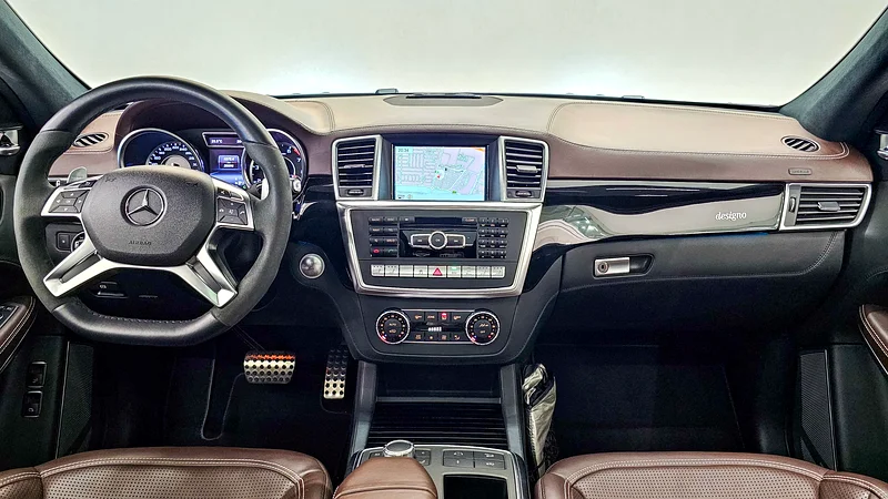 مرسيدس بنز - GL 63 AMG - V8 - موديل 2015 - 30,000 كم - مواصفات الخليج - اللون أسود63164769002241111