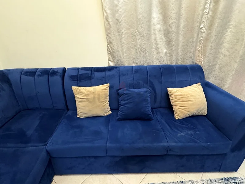 طقم أريكة أنيق باللون الأزرق الداكن مع طاولة قهوة - كنز غرفة المعيشة العصرية!63221849348354112
