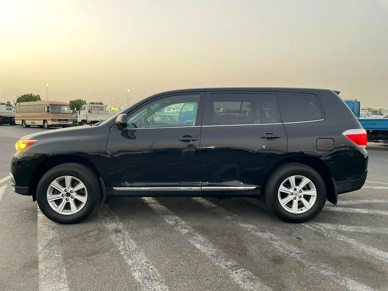 2012 تويوتا هايلاندر 4x4 - محرك 3.5 لتر V6، موديل متوسط ممتاز مع 7 مقاعد جلدية، حالة جيدة63148168697858114