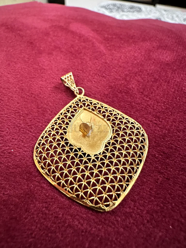 21 k Elegant Gold Pendant with Intricate Design only gold price no making vat and tax63265602628610111