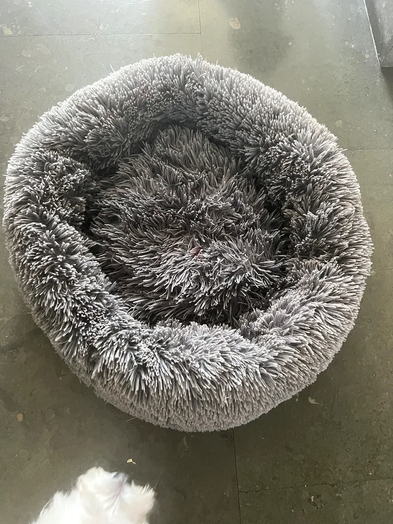 Cozy and Plush Pet Bed for Your Furry Friends!62931680450305111