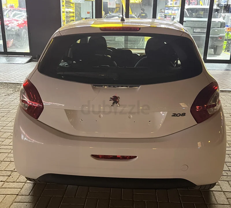 2015 PEUGEOT 208 RTA تمرير في حالة ممتازة62935671648001114