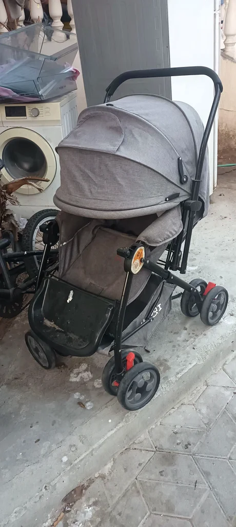 Compact and Stylish Stroller for Sale!628647104363541125