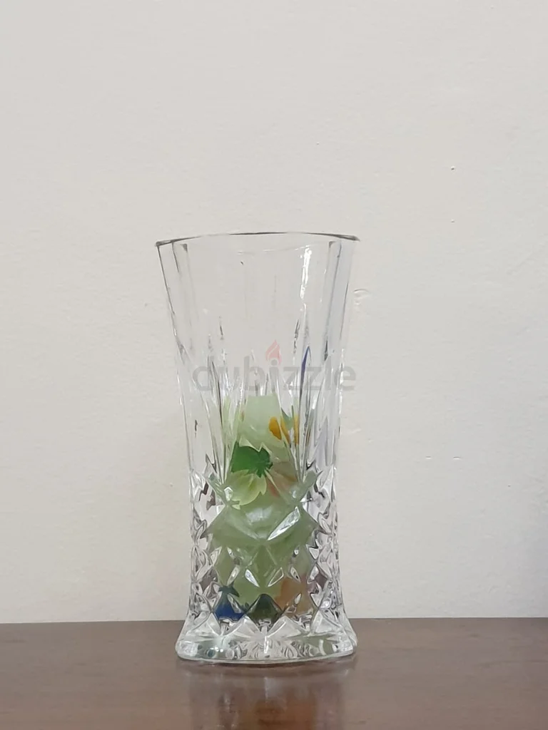 Exquisite Vintage Crystal Glass Vase - Perfect for Collectibles!62930643480450111