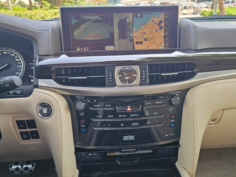 LEXUS LX570 SPORT FULL OPTION GCC UNDER WARRANTY63226215760259112