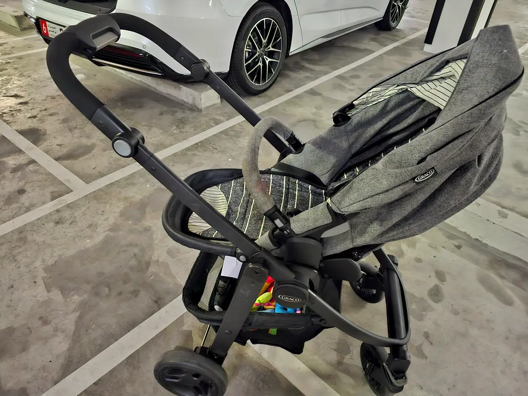 Stylish and Comfortable Stroller63226785575426115