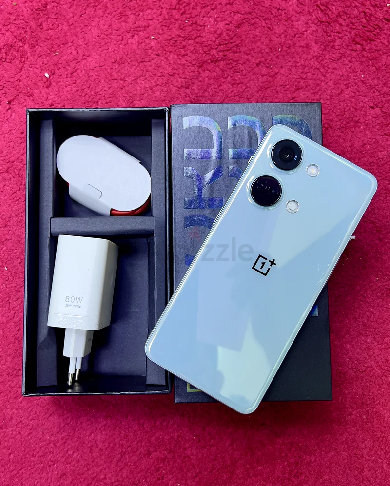 OnePlus Phone with 80W Charger -brand new63180840100609112