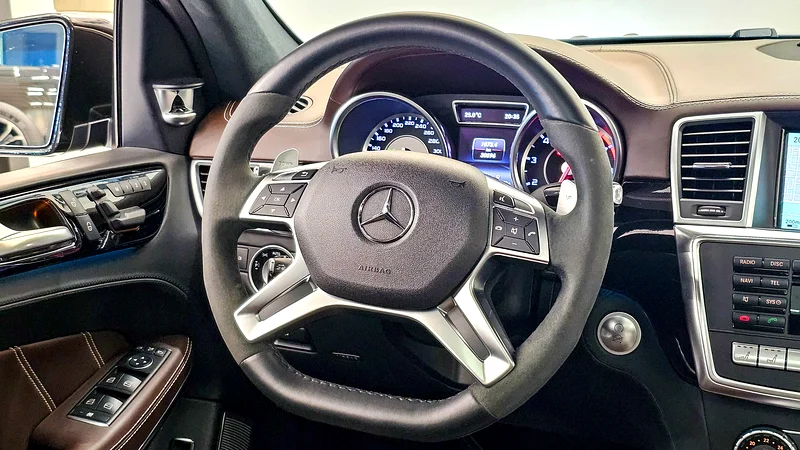 مرسيدس بنز - GL 63 AMG - V8 - موديل 2015 - 30,000 كم - مواصفات الخليج - اللون أسود63164769002241112
