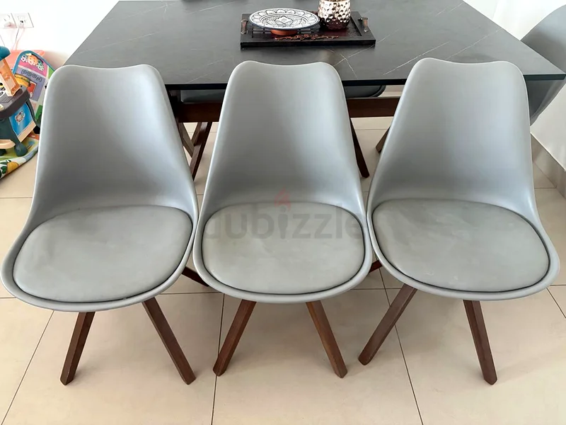 Stylish dining table with 6 chairs - Purchased from Pan Emirates63216833301122113