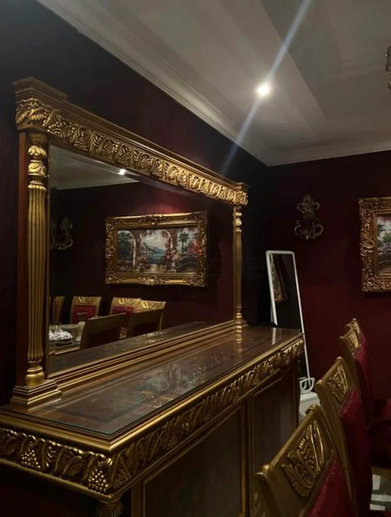 Elegant Vintage Sideboard with Mirror62863822476674113