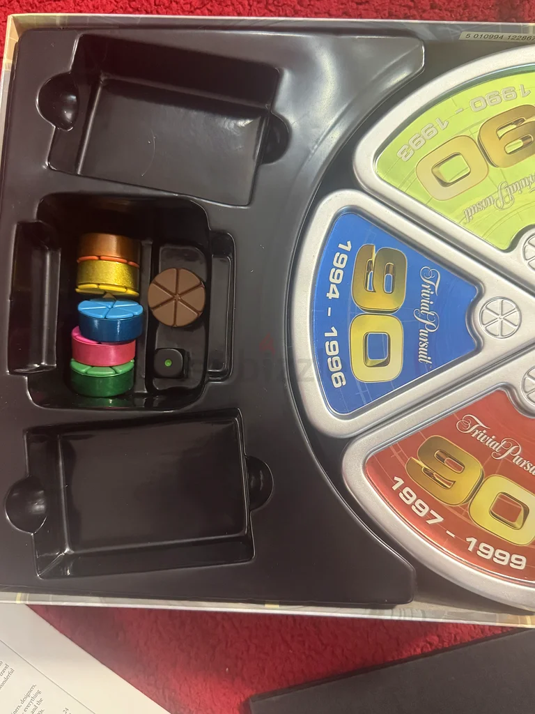 Trivial Pursuit 90s Edition - Fun for Family Game Night!62864710228225113