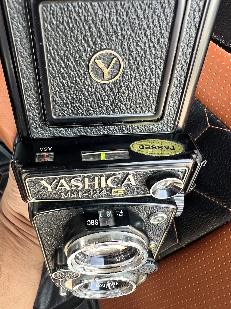 Vintage Yashica Mat-124 Medium Format Camera for Sale!63235600087041111