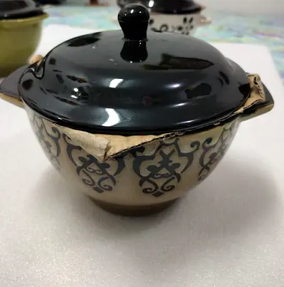 Elegant Decorative Ceramic Pot with Lid