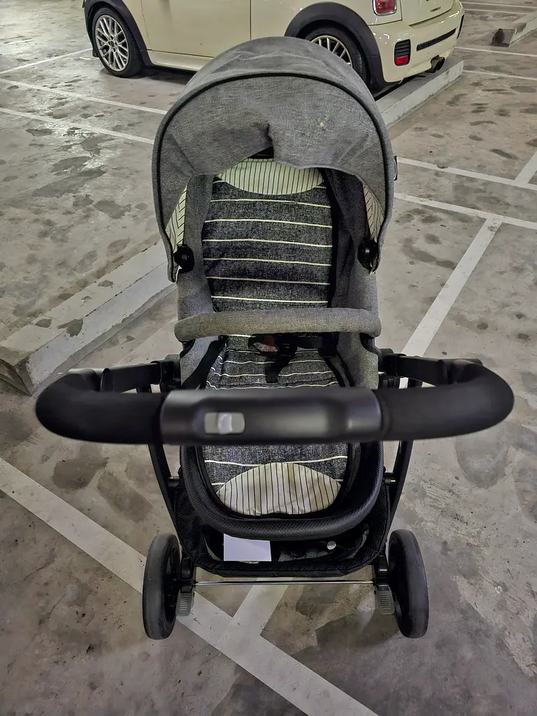 Stylish and Comfortable Stroller63226785575426116
