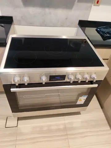 Beko New Model 5 Ceramic Hubs Electric Cooker 90cm