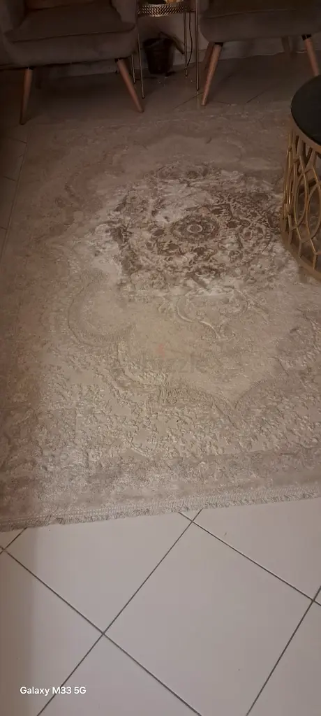 سجادة فارسية أنيقة بلون البيج