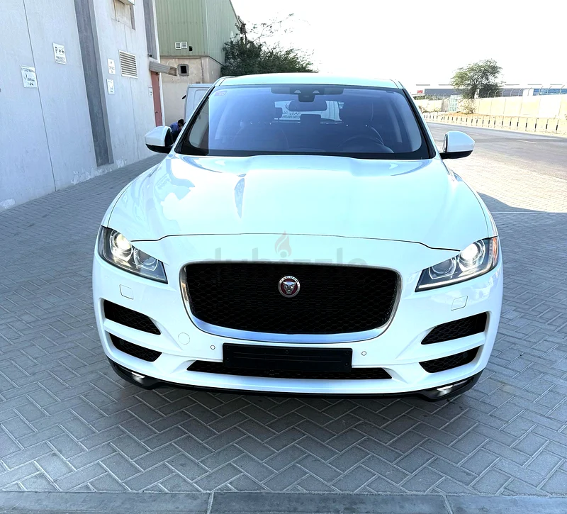 Jaguar F-pace 35T AWD 2017 GCC full service history 1st owner 2 keys very clean car 155000km63222309349378112