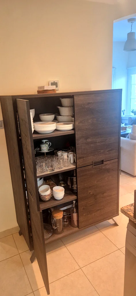Stylish Modern Storage Cabinet - Perfect for Any Home!62865808752642112
