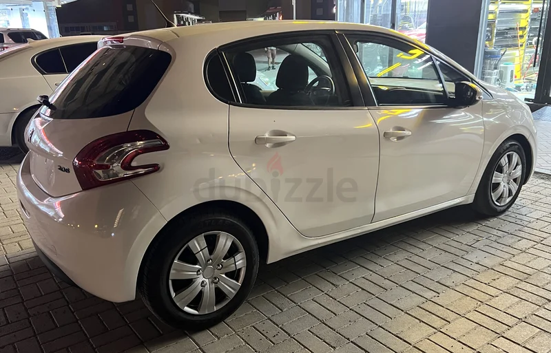 2015 PEUGEOT 208 RTA تمرير في حالة ممتازة62935671648001113
