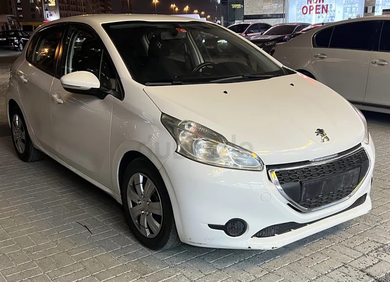 2015 PEUGEOT 208 RTA تمرير في حالة ممتازة62935671648001111