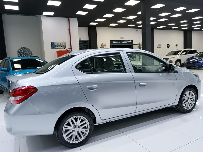Mitsubishi Attrage Gcc Full option63153229012227113