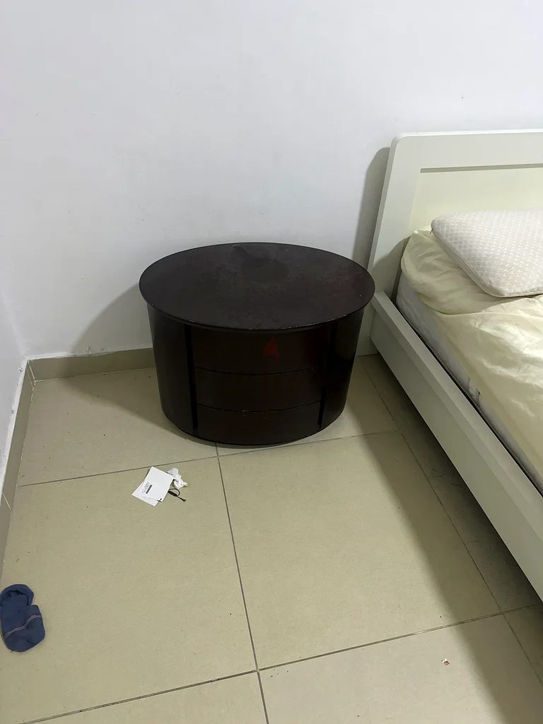 Stylish and Functional Round Nightstand for Sale632183163630111125