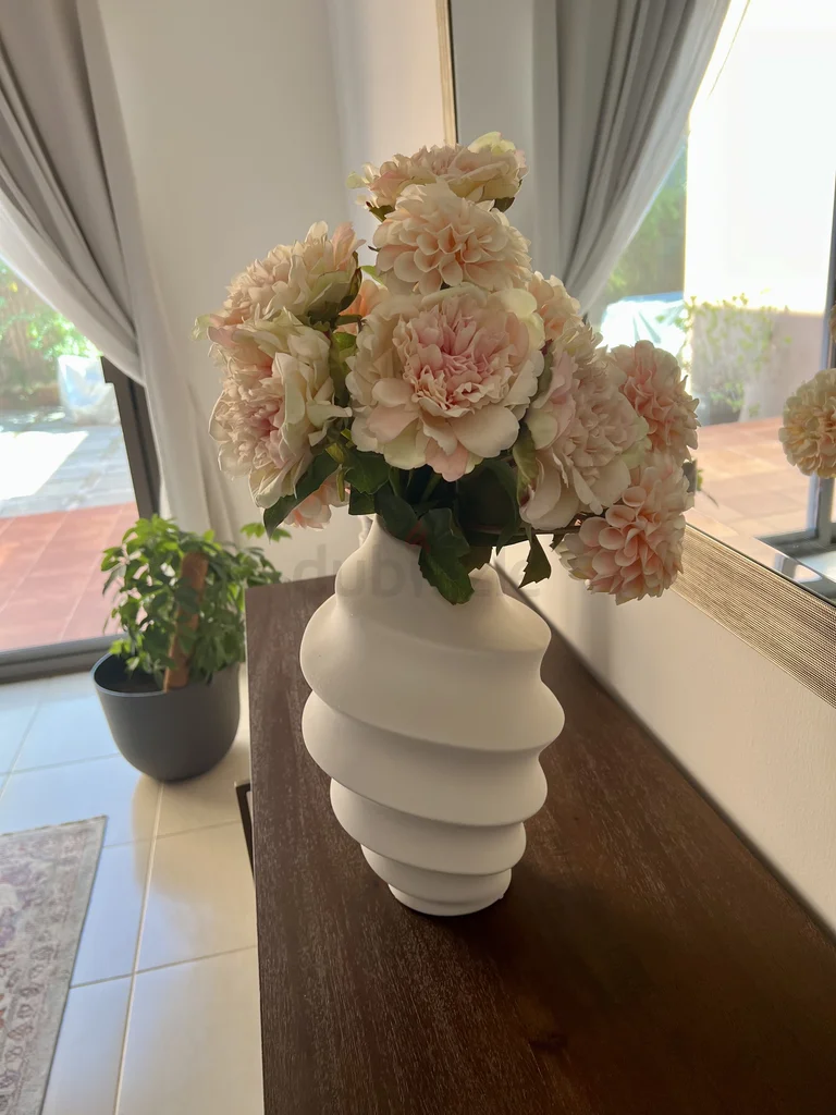 Vase with flowers62930643206018116