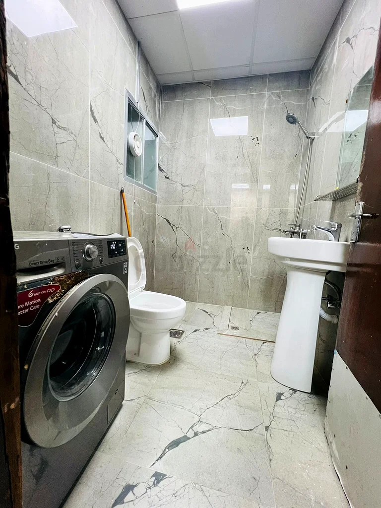 غرفة فاصلة للرجال الهنود/الباكستانيين63218792239873114