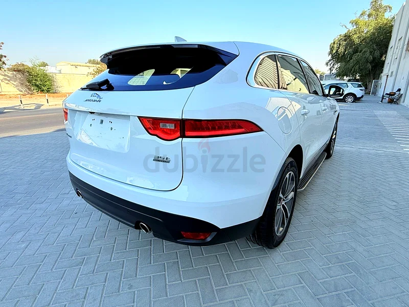Jaguar F-pace 35T AWD 2017 GCC full service history 1st owner 2 keys very clean car 155000km63222309349378111