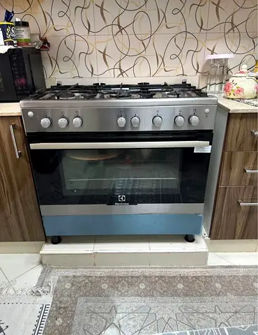 Electrolux 90x60cm Freestanding Cooker, Full Gas Cooking Range with 5 Burners, Cast iron pan support