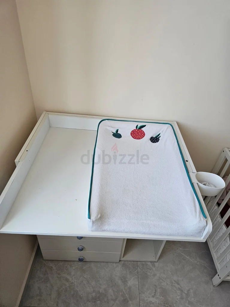 Practical Baby Changing table - Ikea62931682542465111
