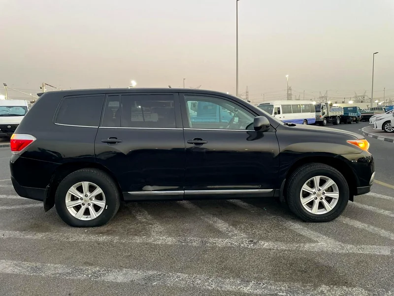 2012 تويوتا هايلاندر 4x4 - محرك 3.5 لتر V6، موديل متوسط ممتاز مع 7 مقاعد جلدية، حالة جيدة63148168697858113