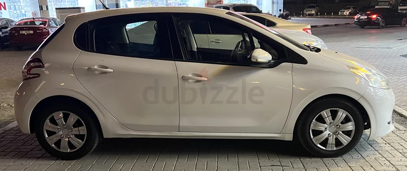 2015 PEUGEOT 208 RTA تمرير في حالة ممتازة62935671648001112