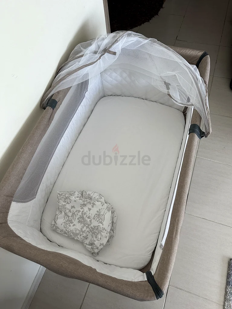 Baby crib62864710929921112