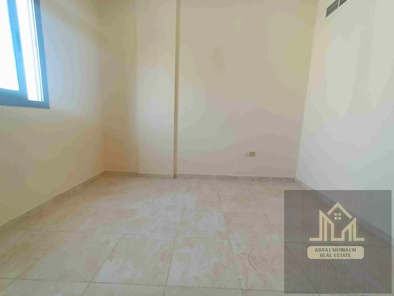 Spacious 1 bhk apartment available central Ac family bulding62890342627971112