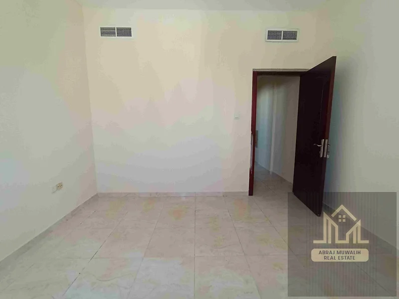 Spacious 1 bhk apartment available central Ac family bulding62890342627971111