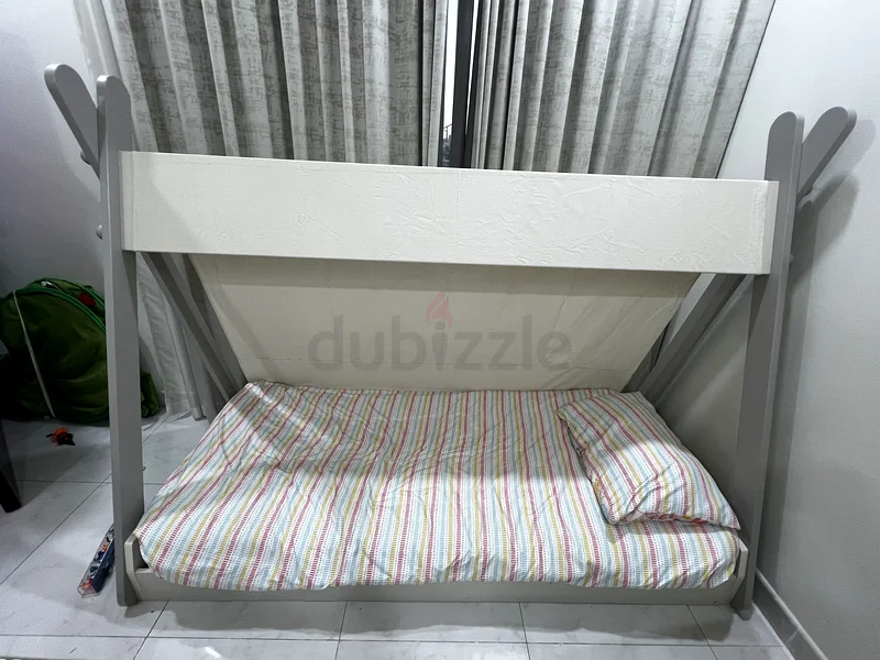 Stylish Kids Bed with Canopy - Perfect for Your Little One!62867839611905113