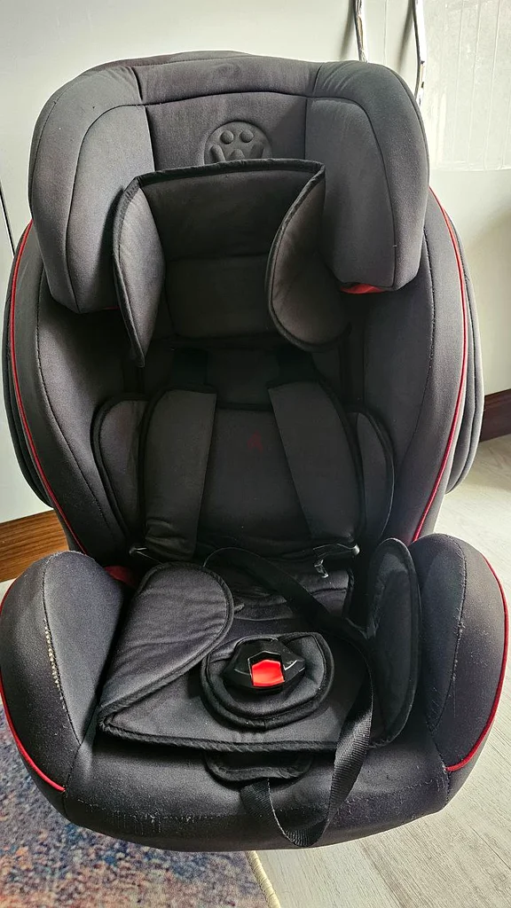 Car Seat Grey and Red62929659466626111