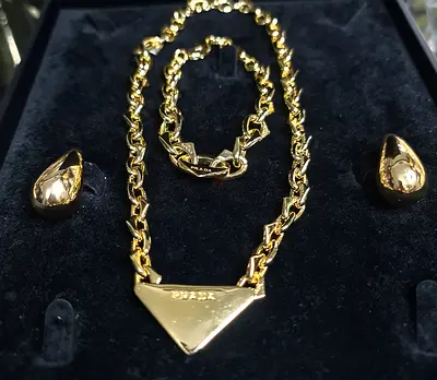 PRADA  Set. New