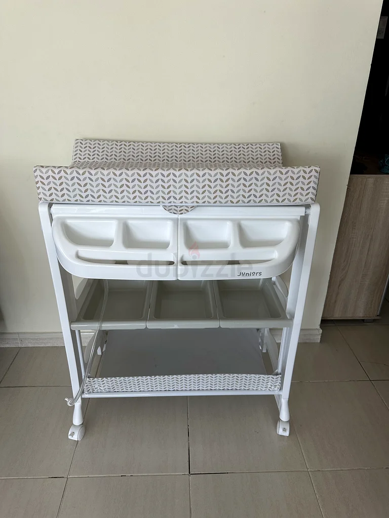 Changing table with bath628647109245461110