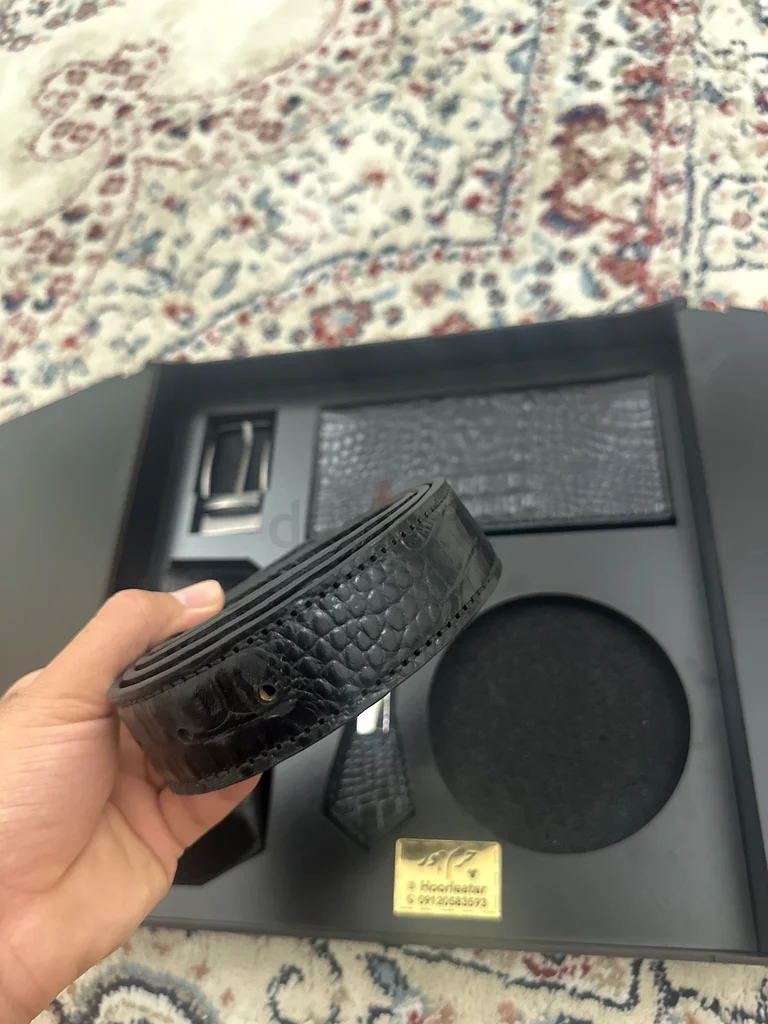 طقم مكون من 3 قطع (محفظة، حزام، علبة نظارات شمسية) جلد أصلي63264583592706111