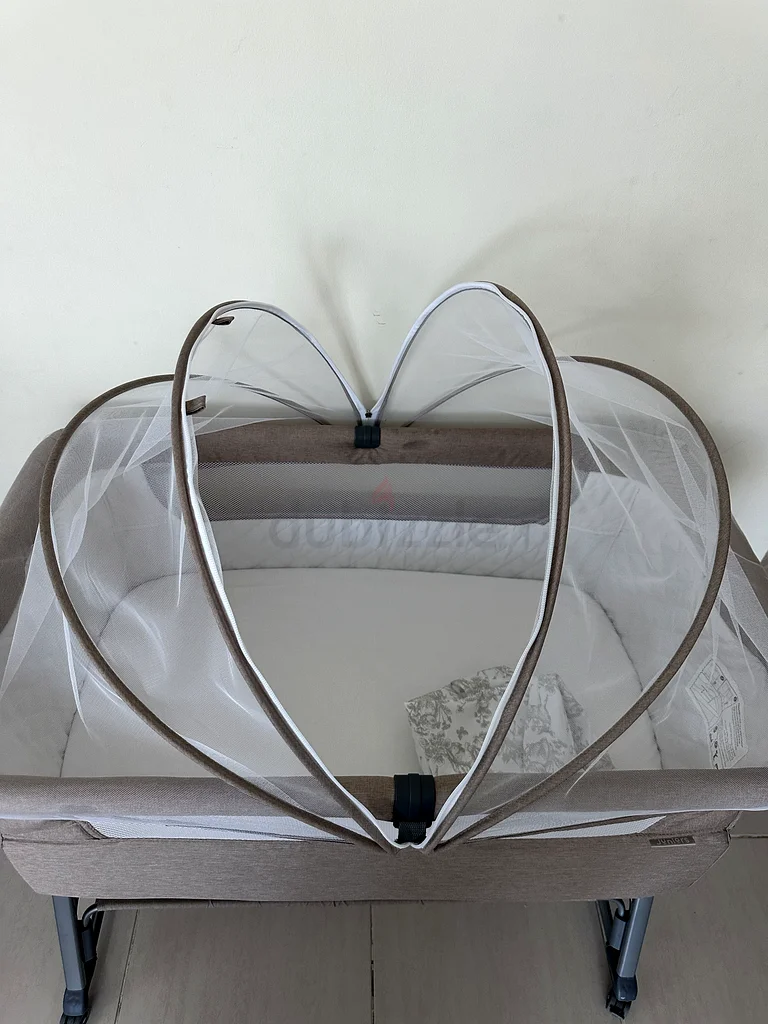 Baby crib62864710929921111