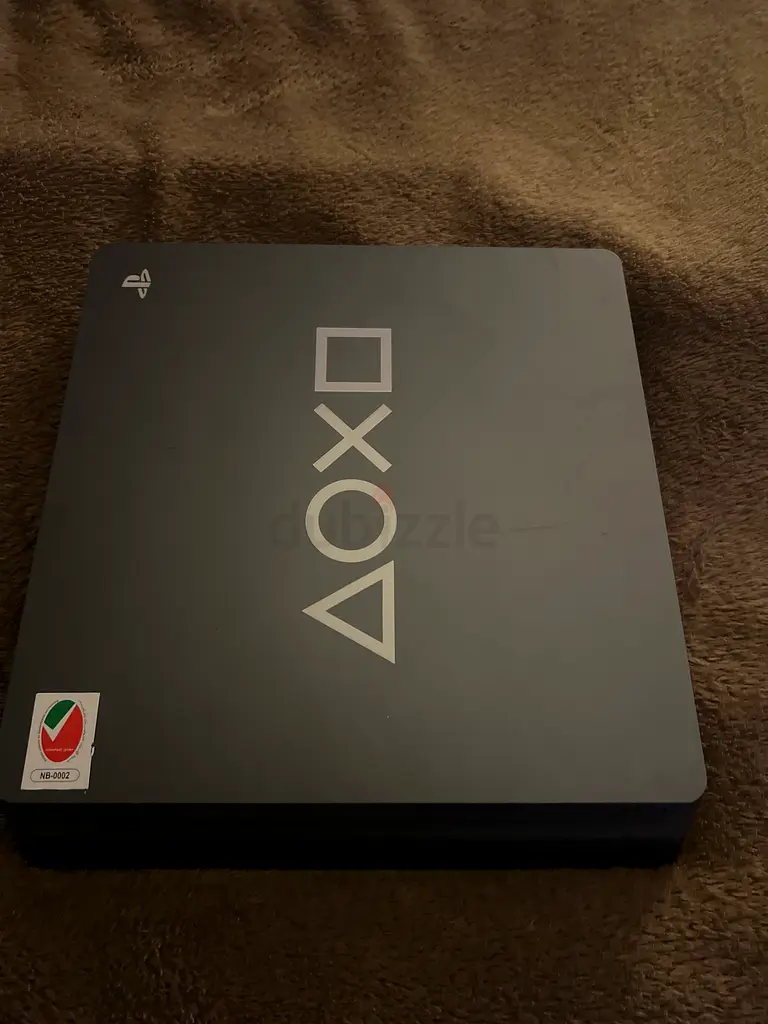 PS4 slim Limited edition (Days of Play)