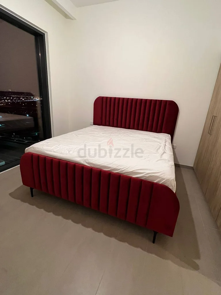 مجموعة سرير كاملة بحجم الملك مع ماترس وغطاء62864709072001111