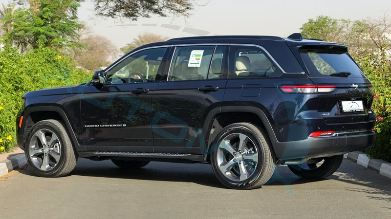 2025 JEEP GRAND CHEROKEE LIMITED PLUS GCC 0Km with 3-year or 60,000 km warranty at official dealer63177937473921114