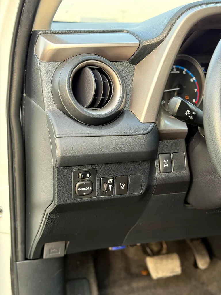 TOYOTA RAV4 LE 4x4 2018 MID OPTIONS (car loan Available) WELL MAINTAINED CAR63158340713091113