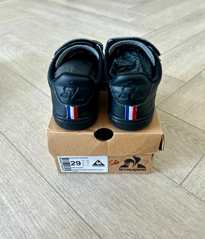 LIKE NEW BLACK SHOES LE COQ SPORTIF