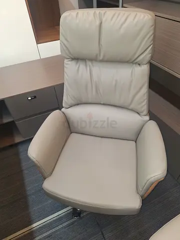 luxury manger/ceo beigue colour office chair